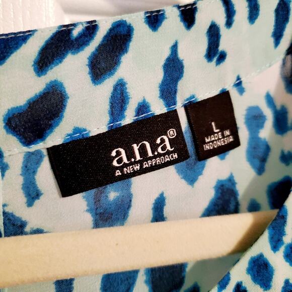 ANA blue leopard print top Short sleeves size Large - Picture 4 of 6